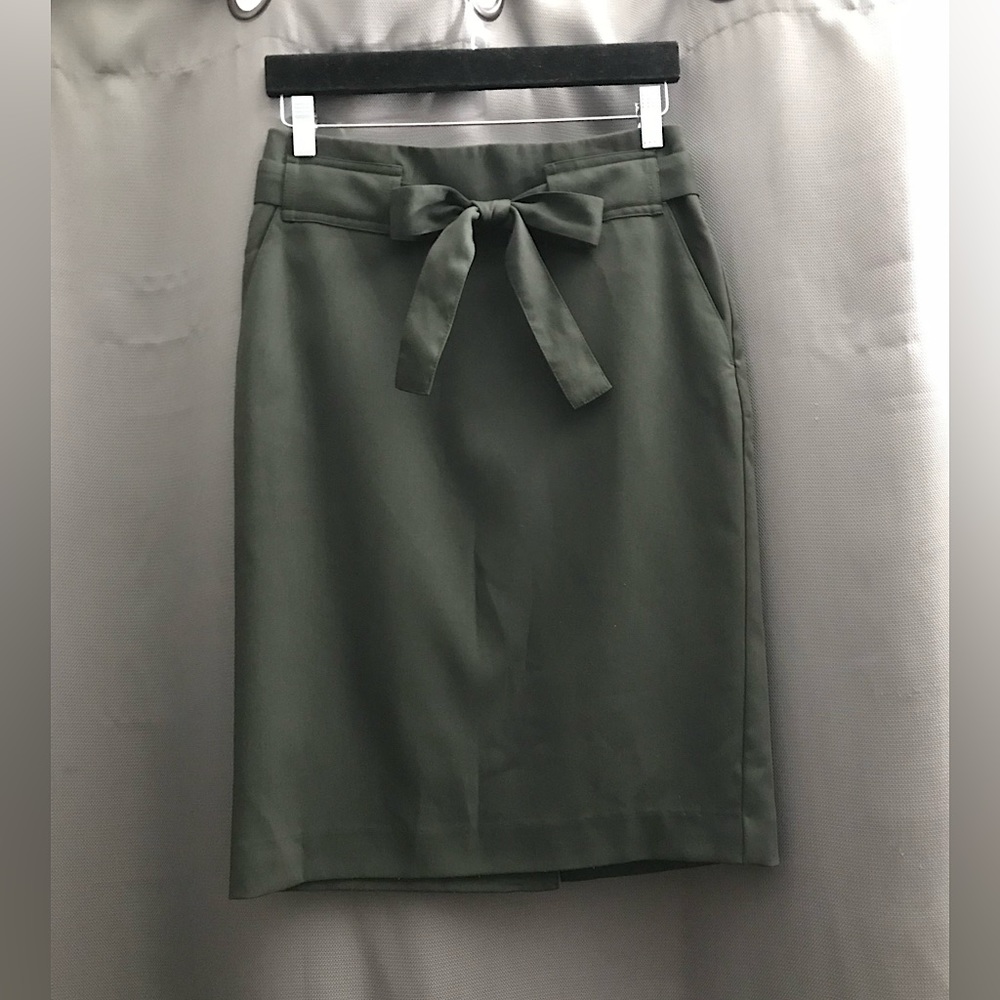 Banana Republic pencil midi skirt with belt size 0